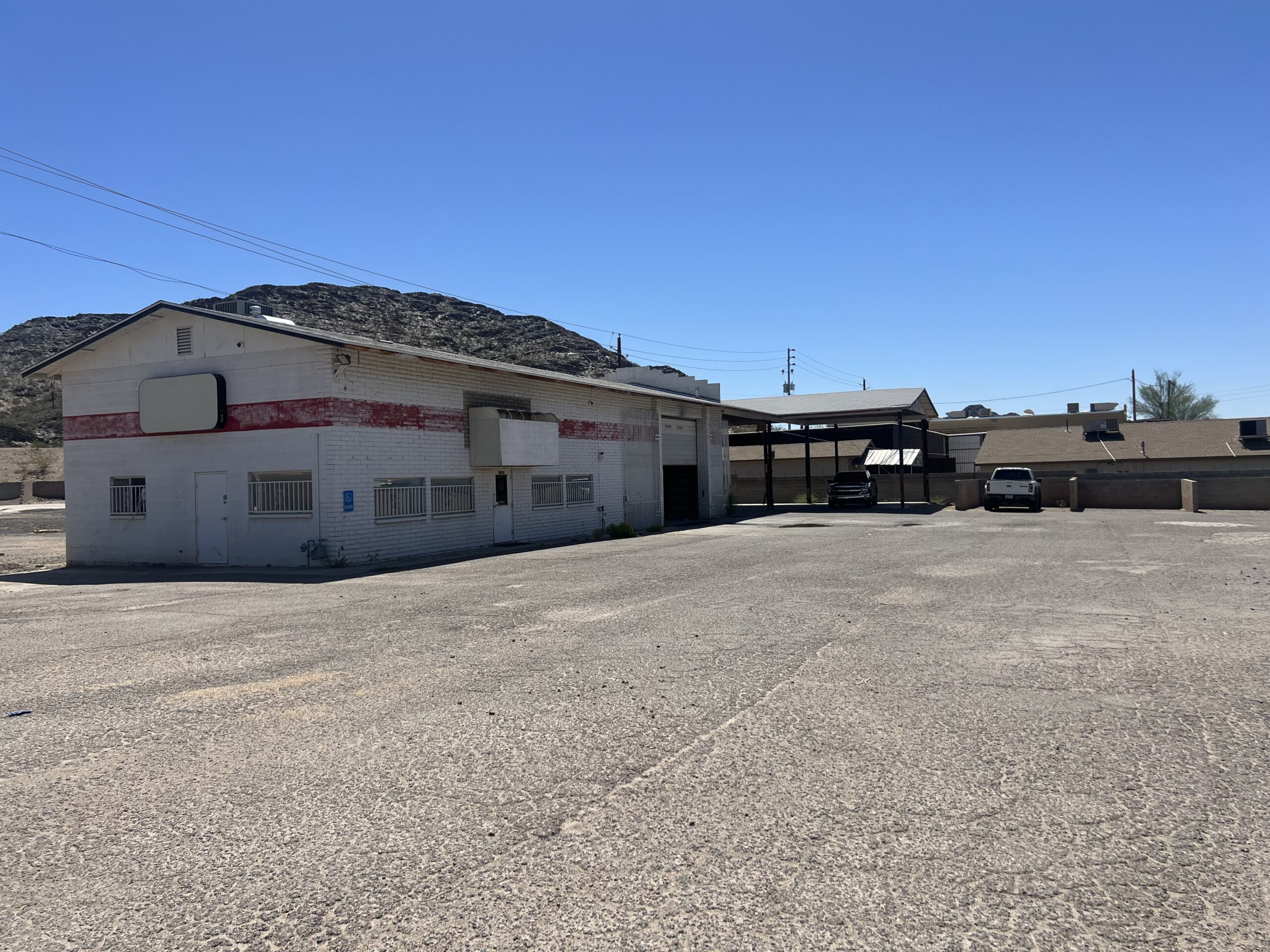 3241 E Washington